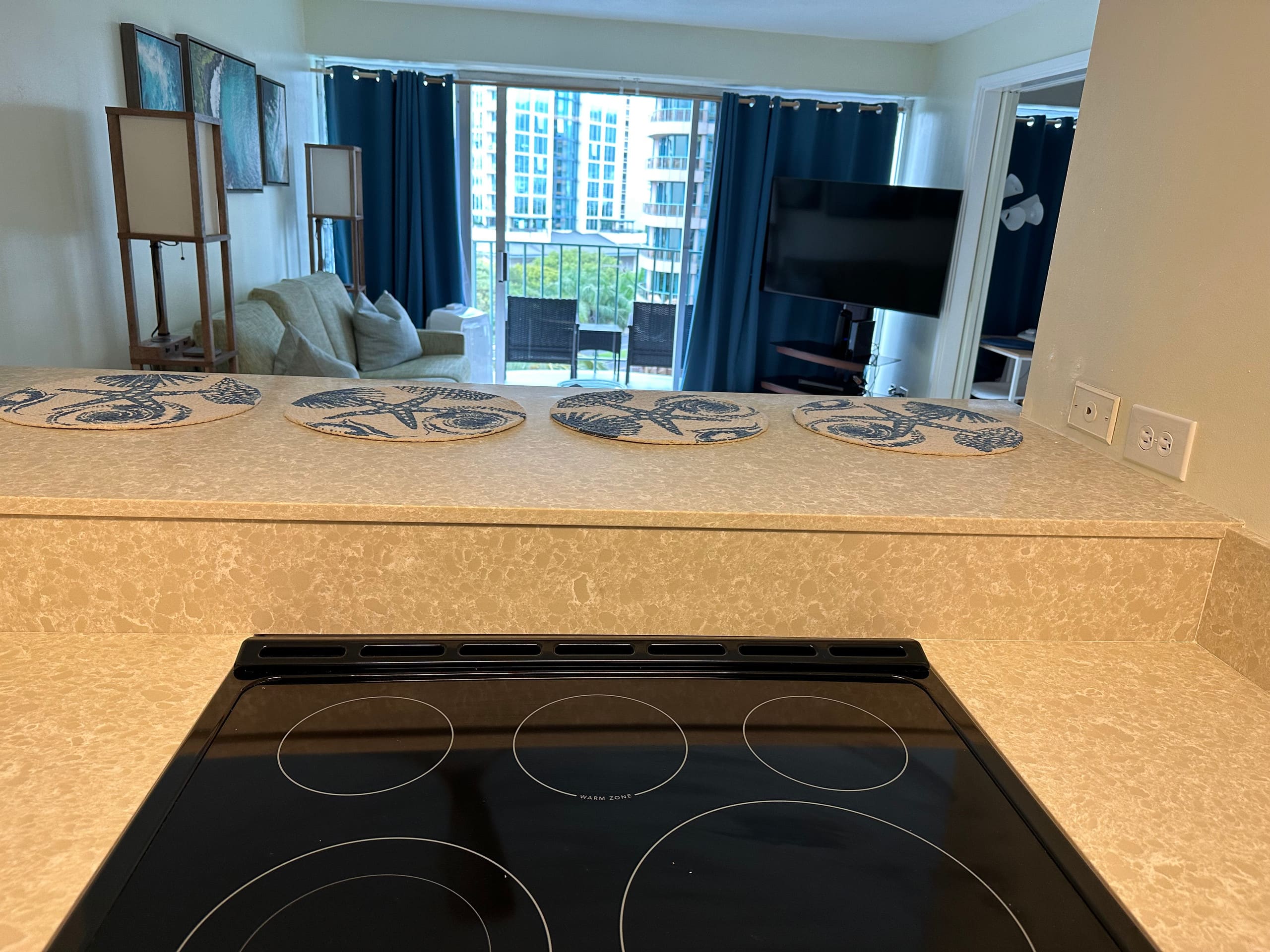 2 bedroom Waikiki apt sleeps 6 free parking - Image 20