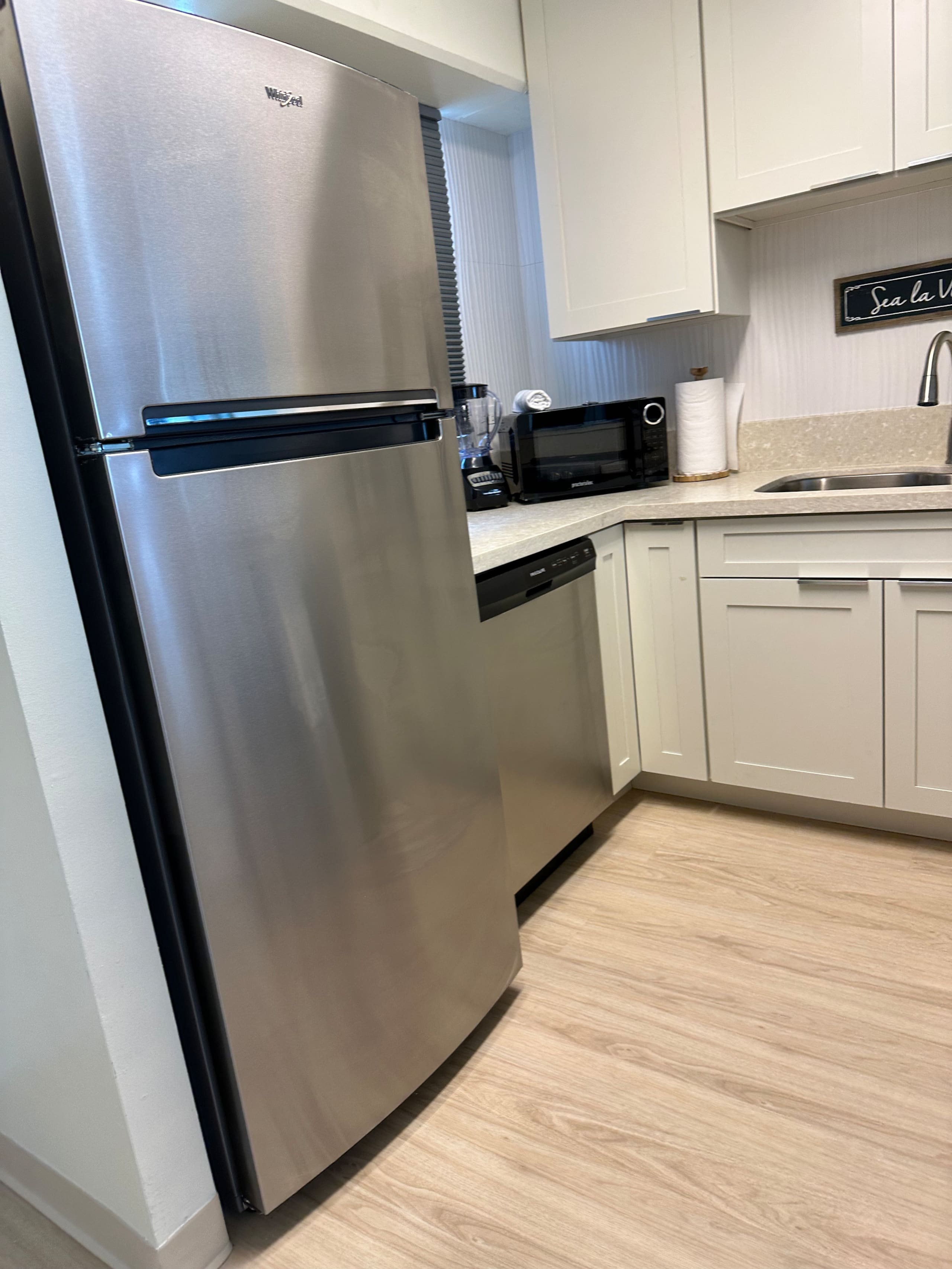 2 bedroom Waikiki apt sleeps 6 free parking - Image 10