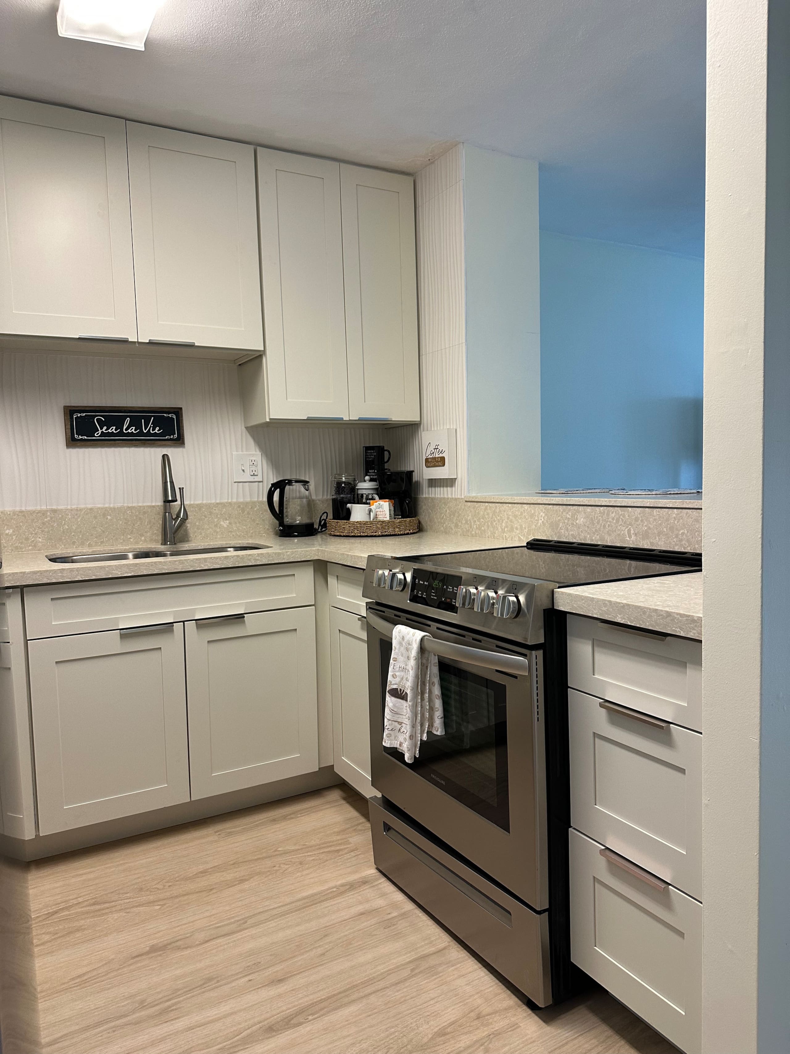2 bedroom Waikiki apt sleeps 6 free parking - Image 5