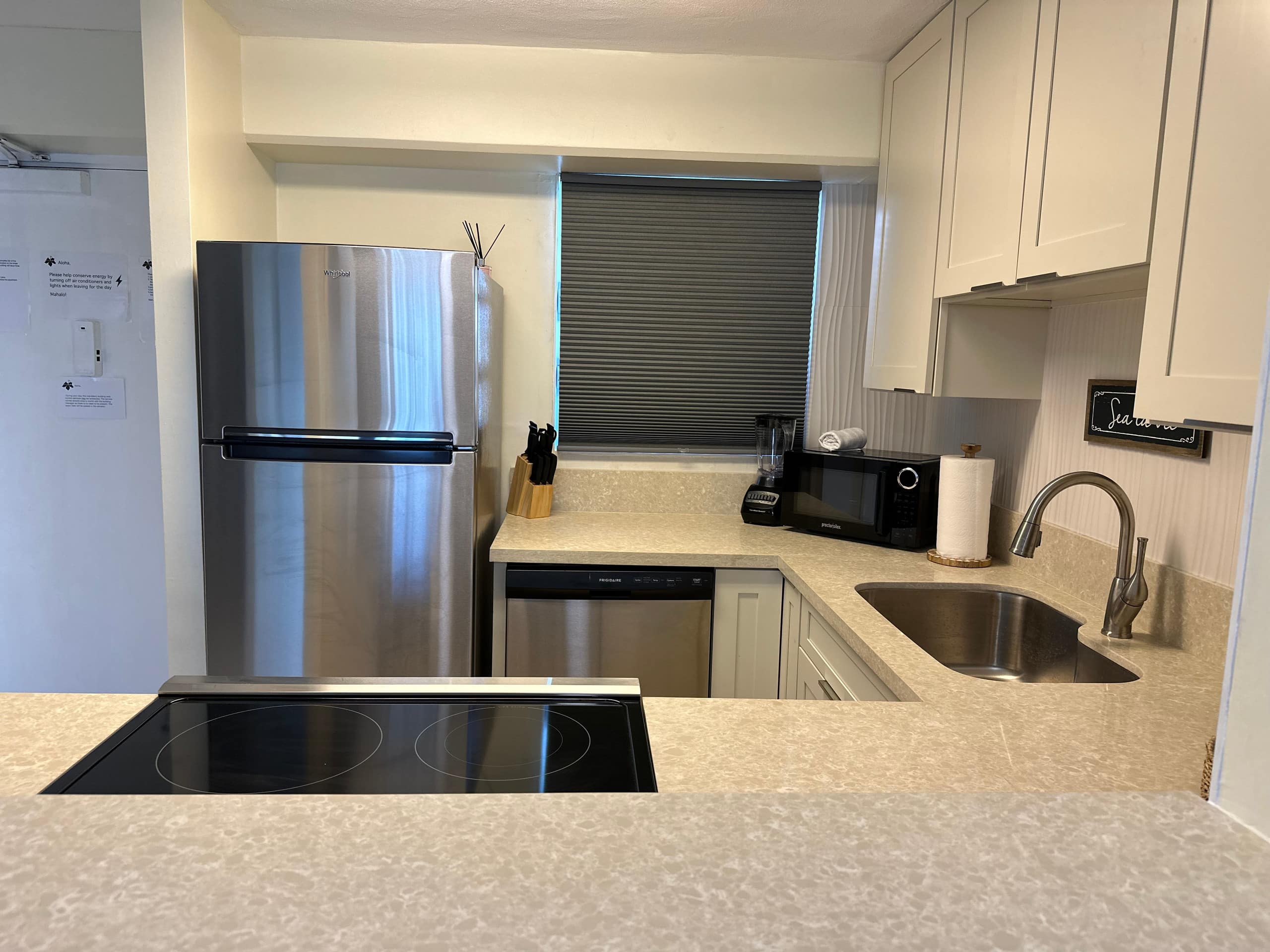 2 bedroom Waikiki apt sleeps 6 free parking - Image 8