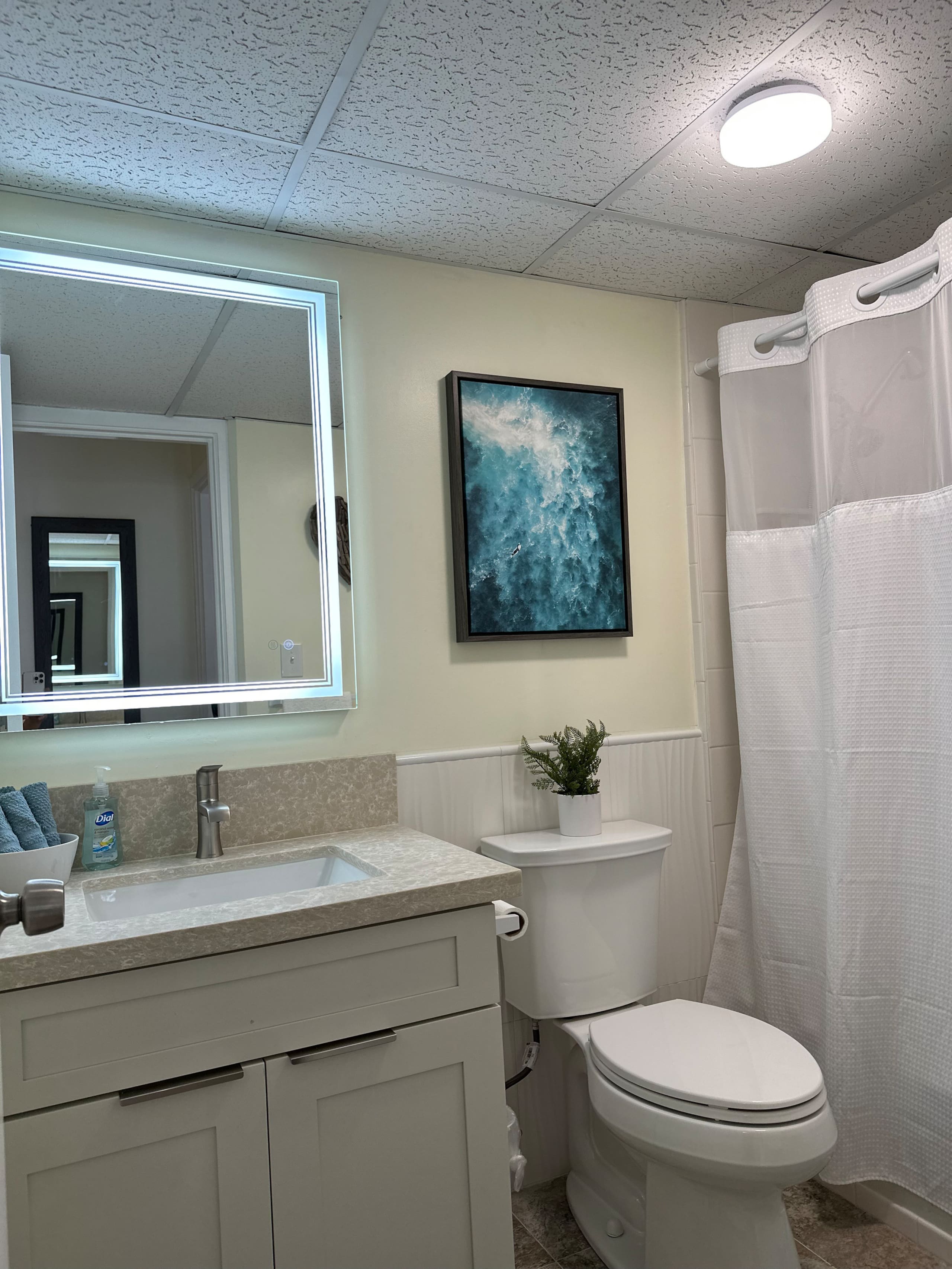 2 bedroom Waikiki apt sleeps 6 free parking - Image 17