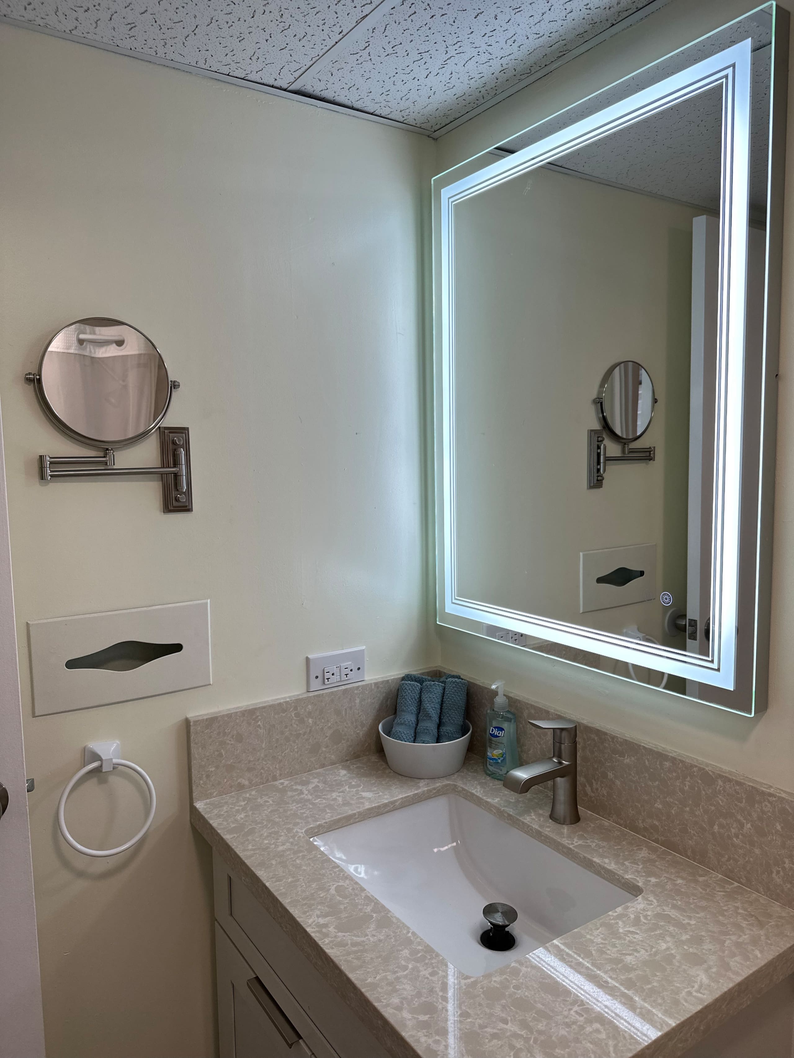 2 bedroom Waikiki apt sleeps 6 free parking - Image 13