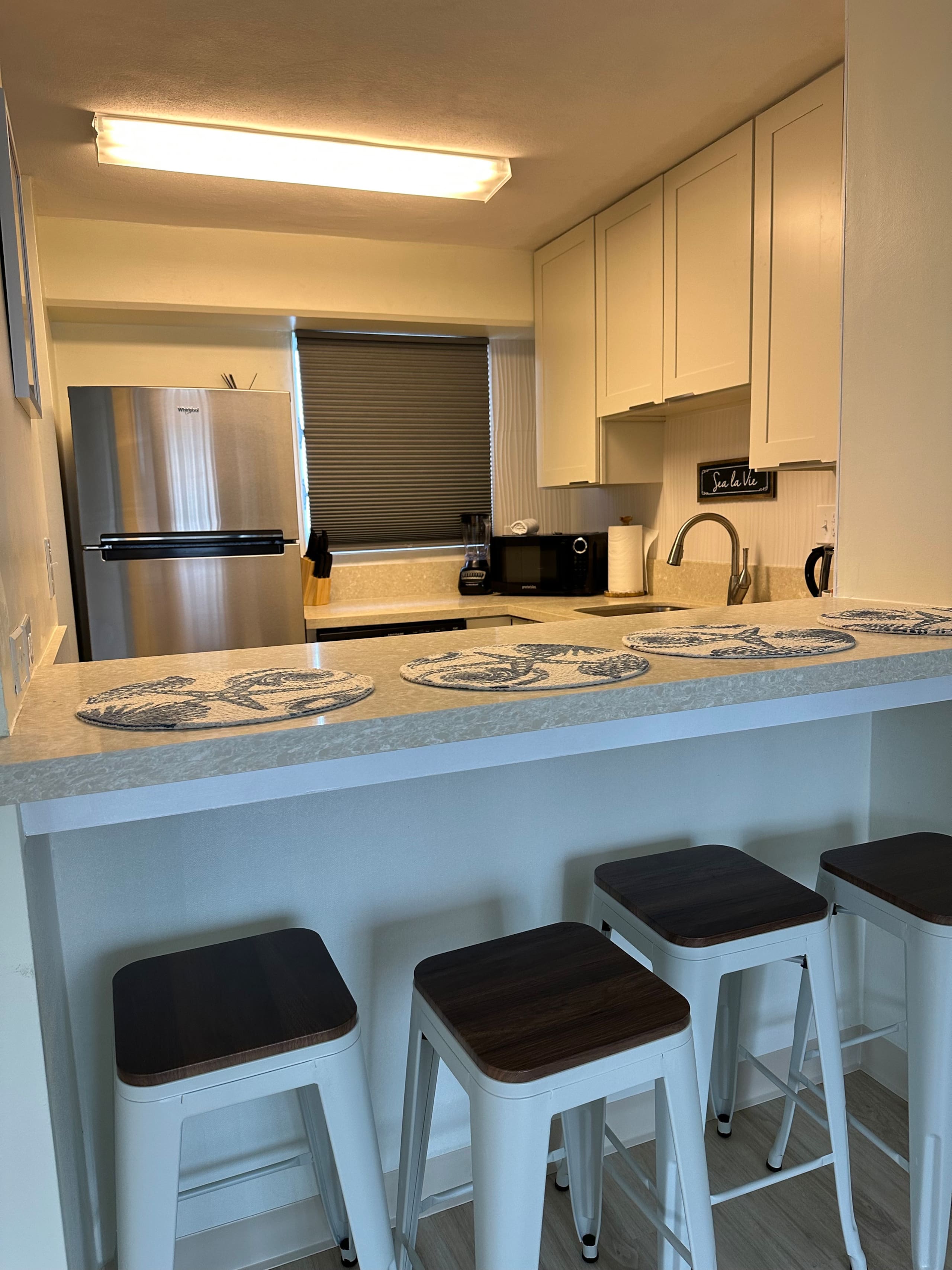 2 bedroom Waikiki apt sleeps 6 free parking - Image 6