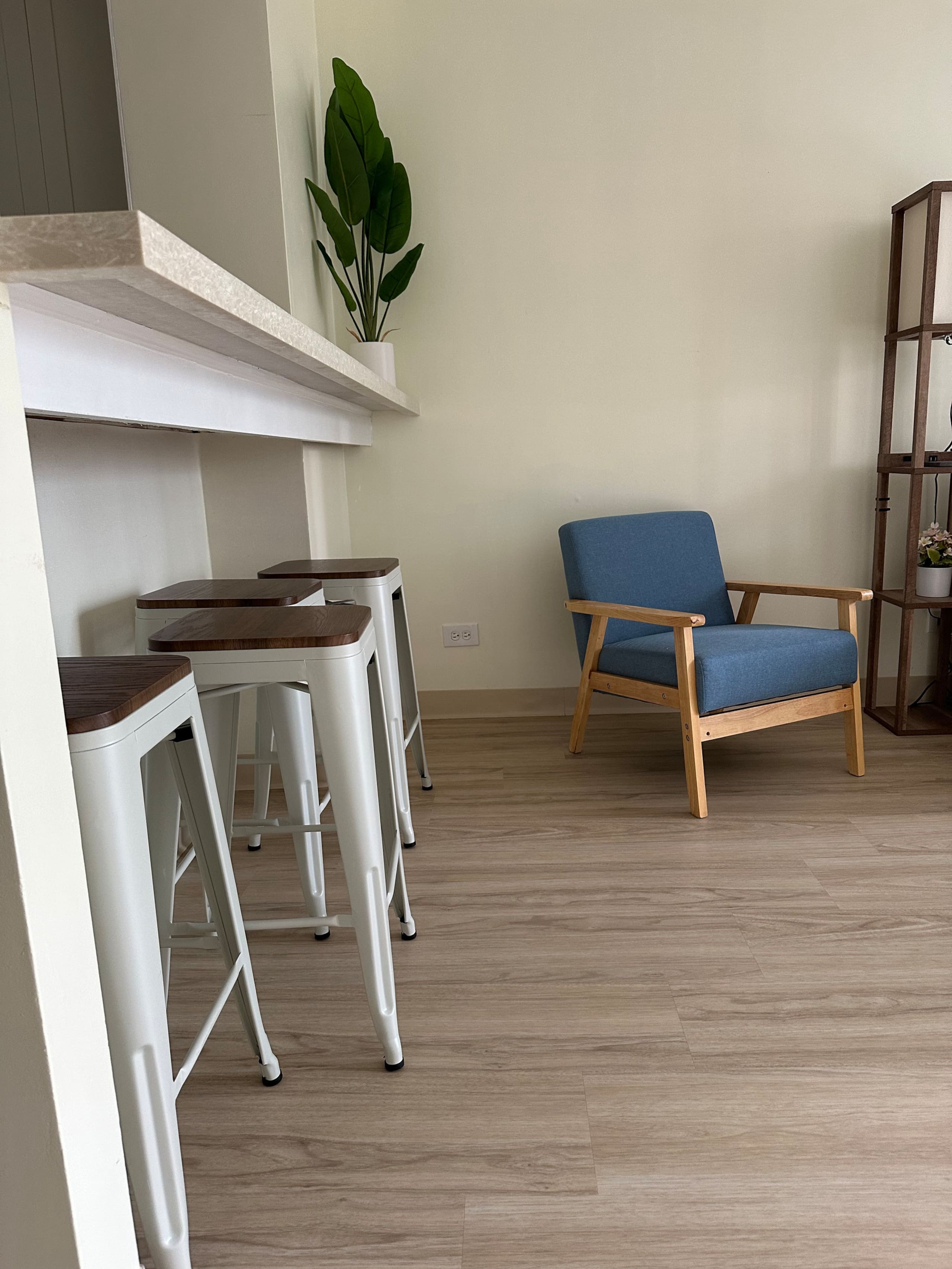 2 bedroom Waikiki apt sleeps 6 free parking - Image 11