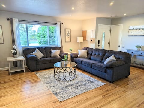 Private Oasis w Hot Tub & Pool near Folsom Lake!