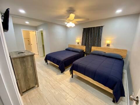 BiG PaRking Lot , 5 BeDRooMs, 4 BaThs, 2 KitChEnS