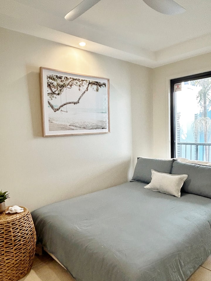 Sun And Sandy ~ Gorgeous Beach Front Location - Maroochydore
