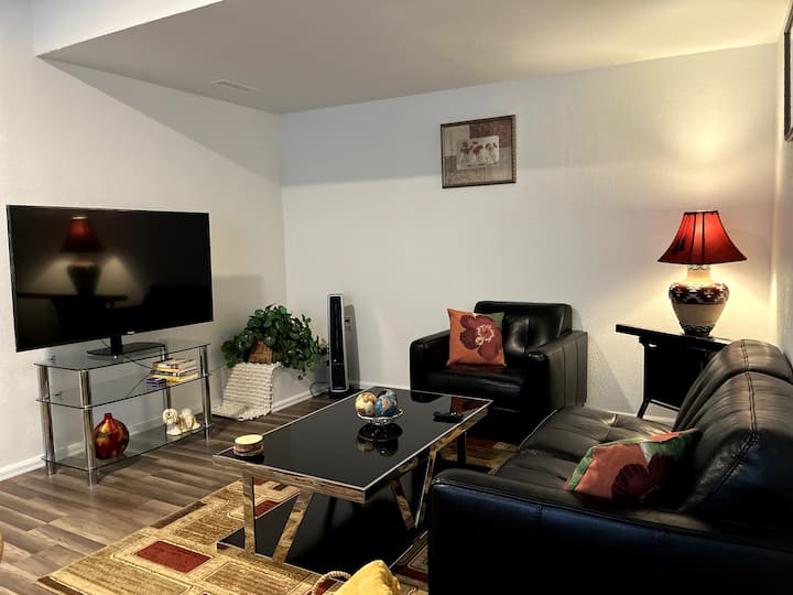 Private And Cozy Basement Suite - Denver Airport (DEN)