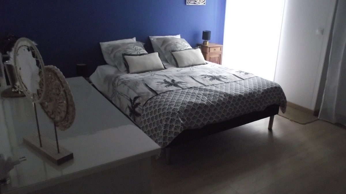 Chumba cha kulala kwenye ghorofa ya chini, kitanda cha 160x190