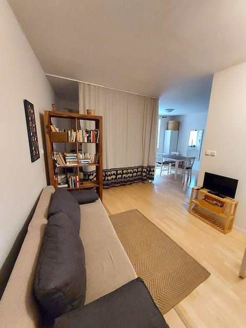 Top performing Airbnb: Spacey studio with African wibes in Praha 9
