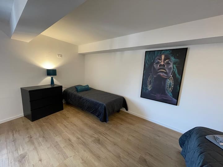 Habitación n°2: cama de 180/200 + 90/200 y baño privado