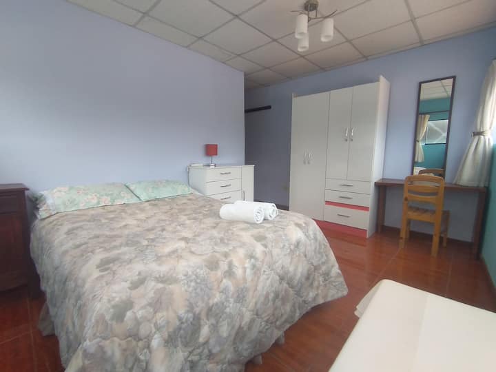 Spacious & bright bedroom in homely flat
