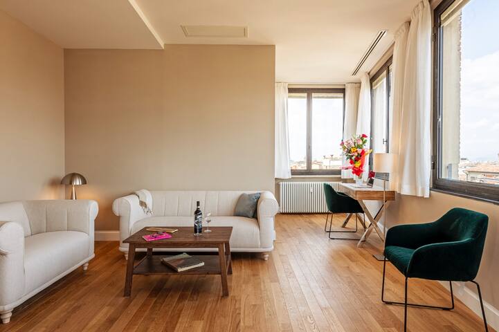 2 Medieval Towers-2 Florences-View 360° gallery image 4