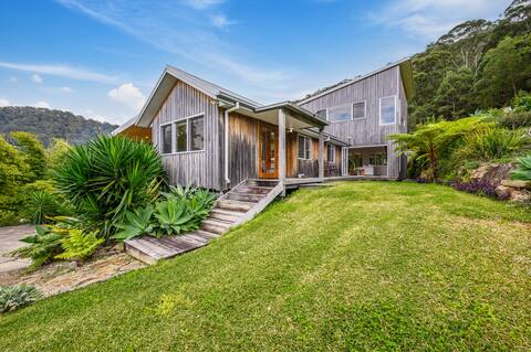Tranquil Treetop Haven: 3BR Home w/ Stunning Views