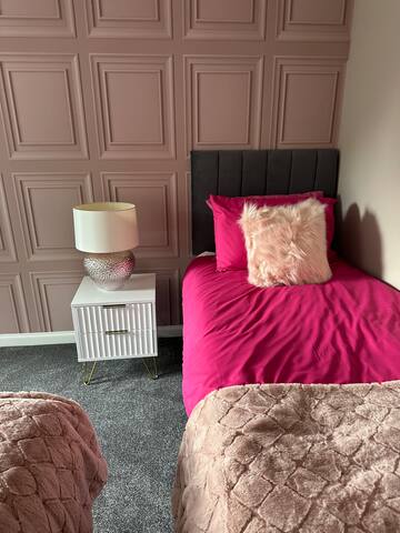 Cameron Coach House Unique and Modern gallery image 3