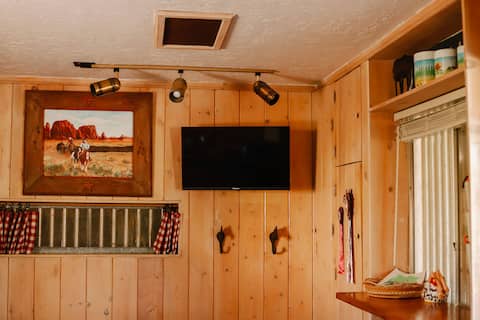 Successful Airbnb property: Midway Farm Barn - old horse ranch and farm oasis in Midway