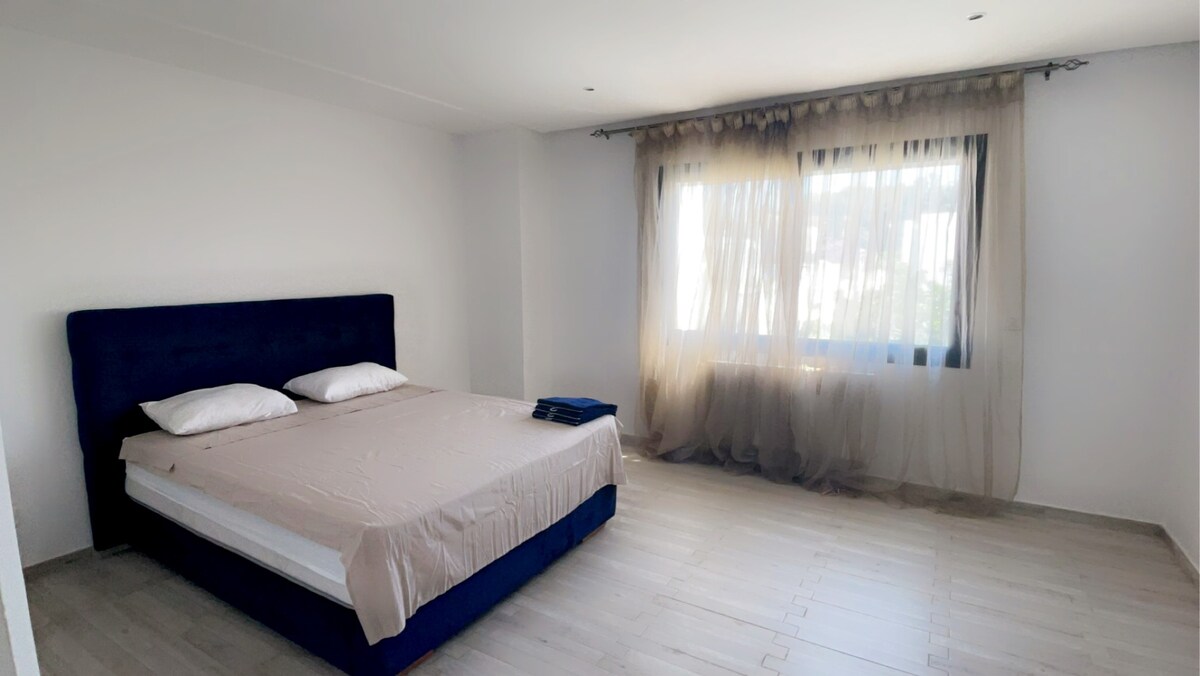 2号卧室
主卧套房 