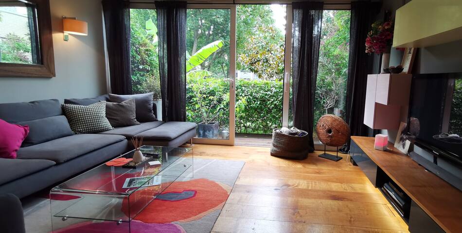 Stunning Marylebone Town House with Free Parking gallery image 3