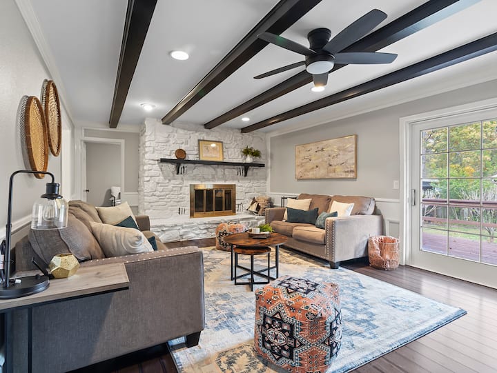 Cozy 5 Bedroom Bike Haven DT Bentonville Houses for Rent in