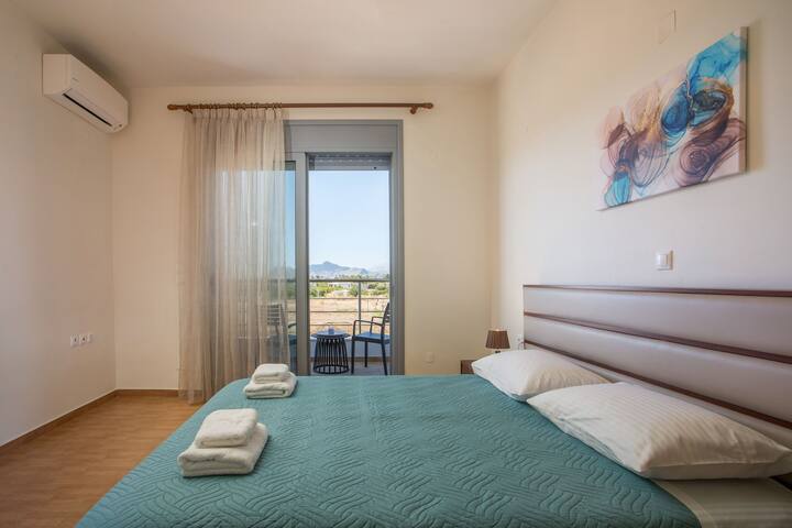 Captain Chris Villa steps from Afandou Beach gallery image 4