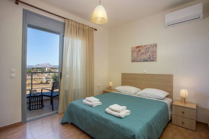 Captain Chris Villa steps from Afandou Beach gallery image 5