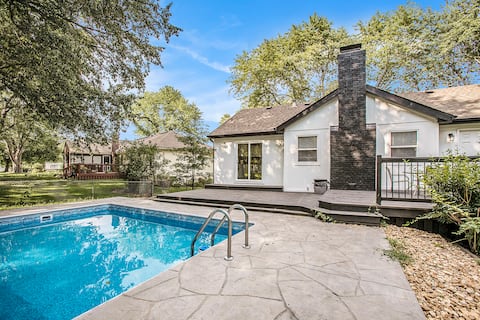 Spacious & Updated Getaway! Pool & Hot Tub 10 Beds