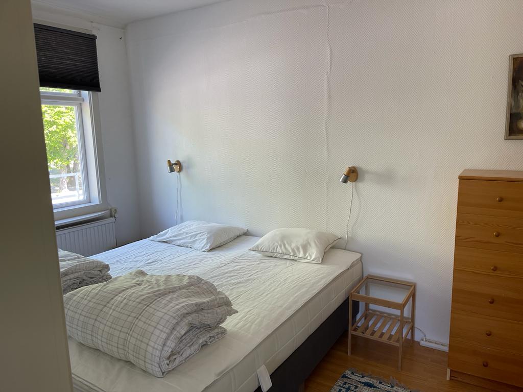 Sovrum 1 med dubbelsäng andra våningen.