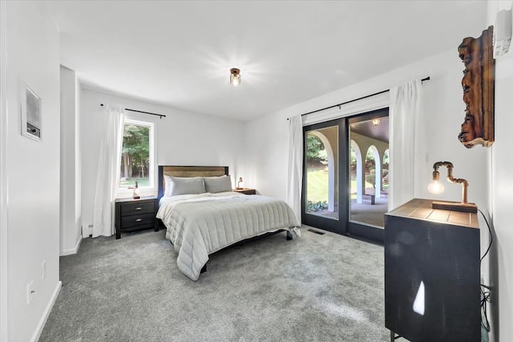 غرفة النوم الرئيسية رقم1 - سرير بحجم كوين