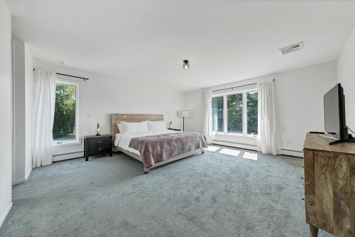 غرفة النوم الرئيسية رقم2 - سرير كبير