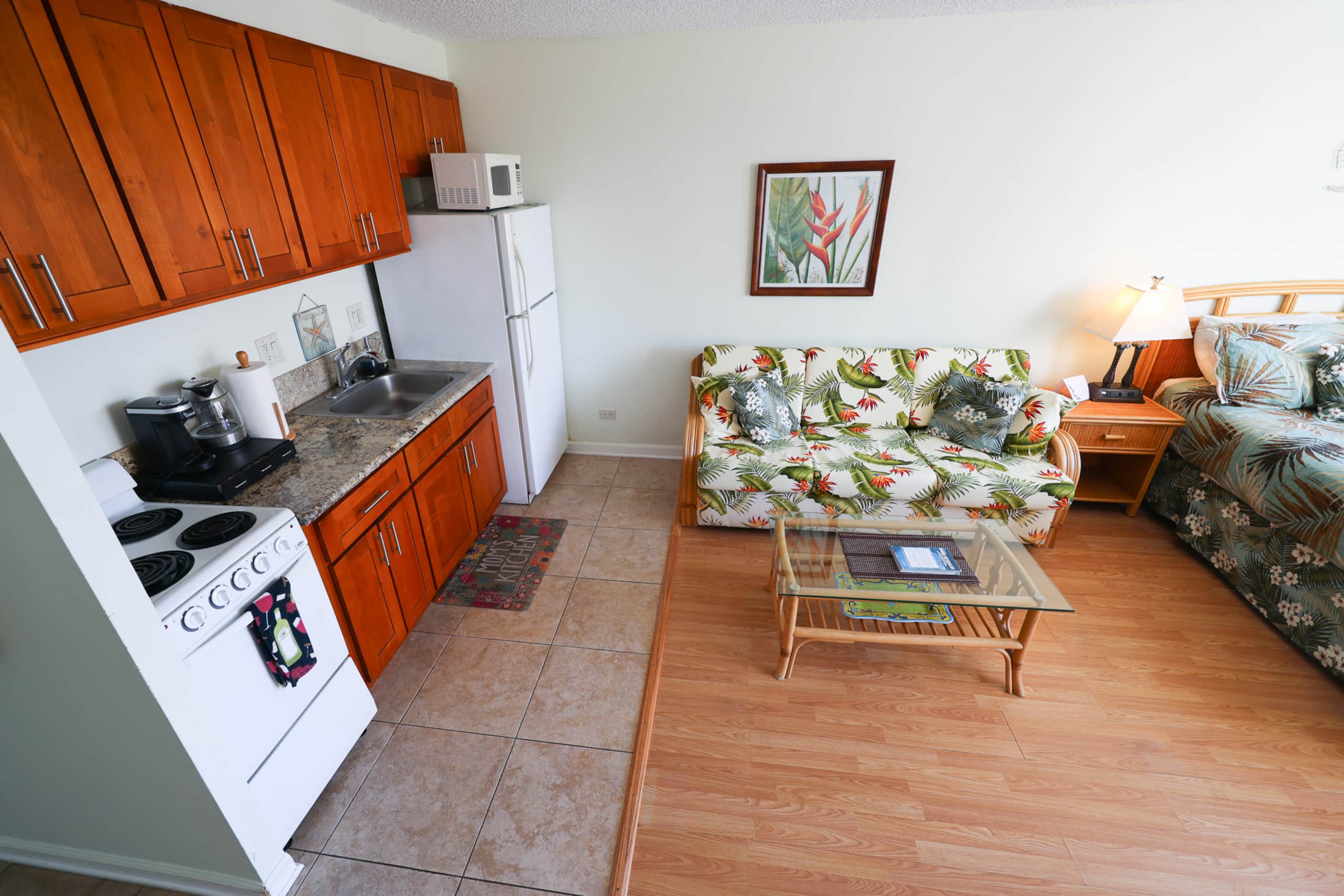 Condo in Honolulu · ★4.4 · 2 bedrooms · 4 beds · 2 private baths - Image 3