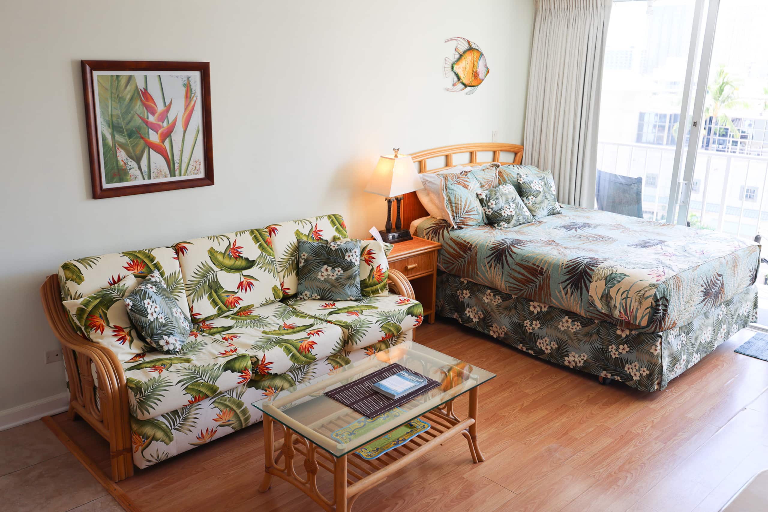 Condo in Honolulu · ★4.4 · 2 bedrooms · 4 beds · 2 private baths - Image 2