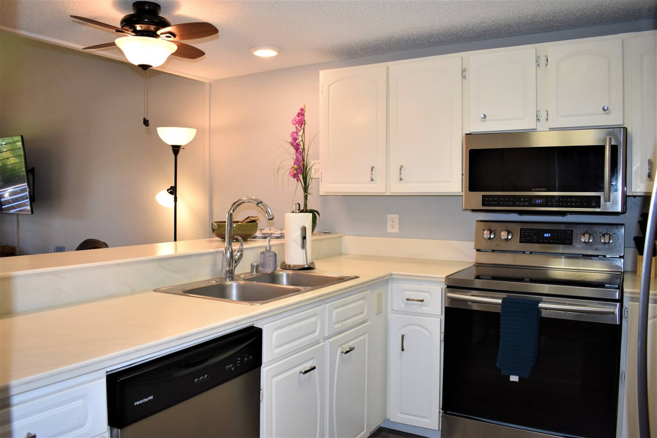 Top-Floor Retreat with Ocean & Golf Course Views! - Image 3