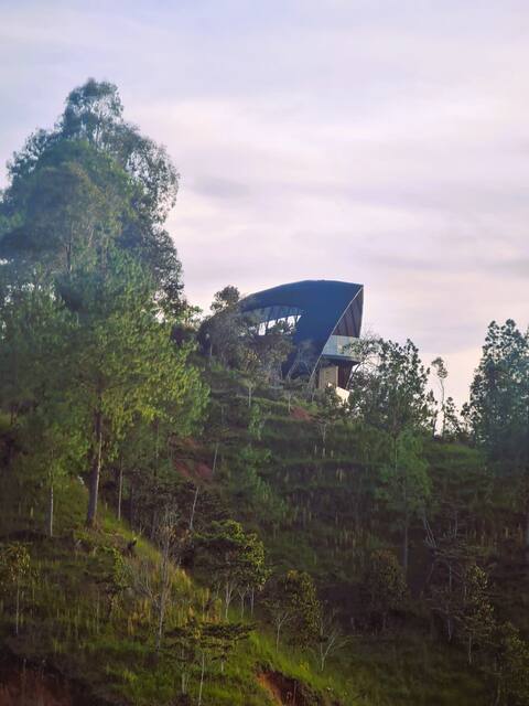Lakefront Arc House-10 Min to Guatape, Lake Access