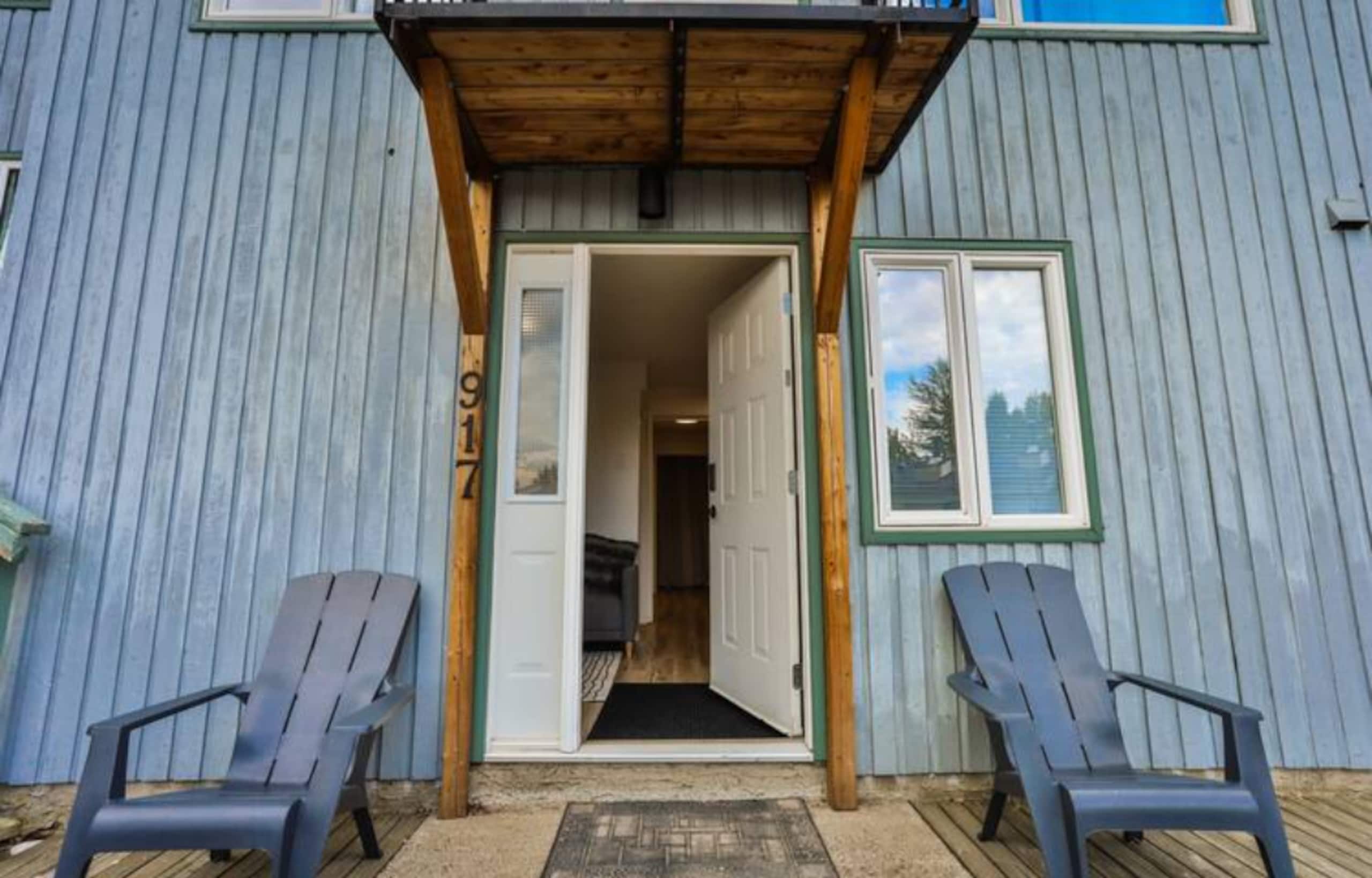 Ski-In/Out | Mountain Views | Scandinavian Design - Photo 24