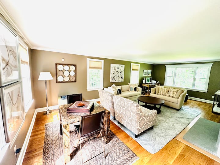 Upmarket Country Retreat, Washington, Connecticut - Bantam Lake, CT