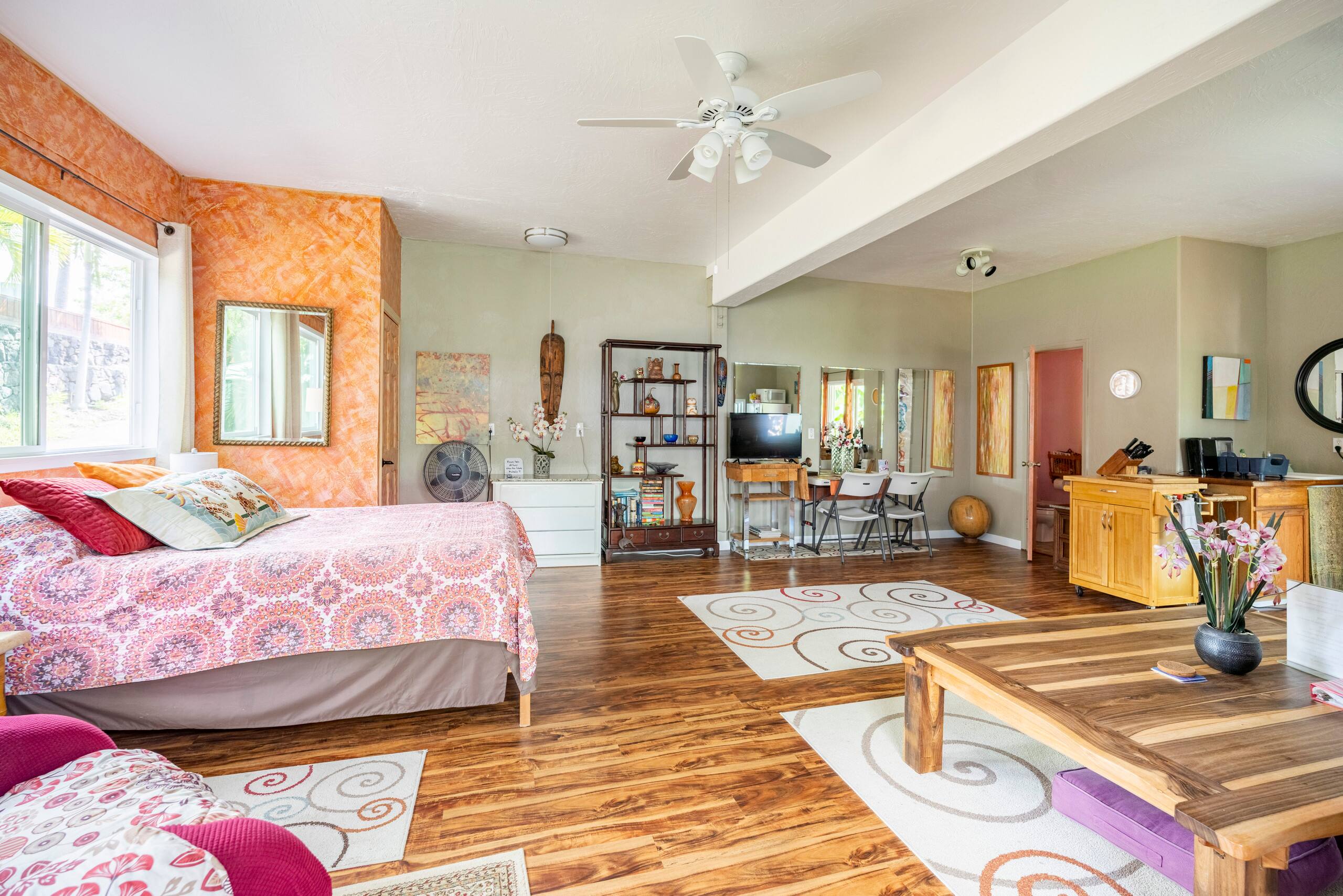Home in Kealakekua Bay · ★4.92 · 13 bedrooms · 4 beds · 2.5 baths - Photo 10
