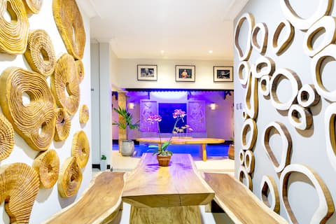 Surfrider Villa / Private pool / Home Thearter