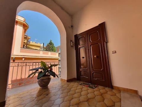 Top Airbnb: "Mare & Monti Apartments" in the city center (60 sqm) a Castellammare Di Stabia