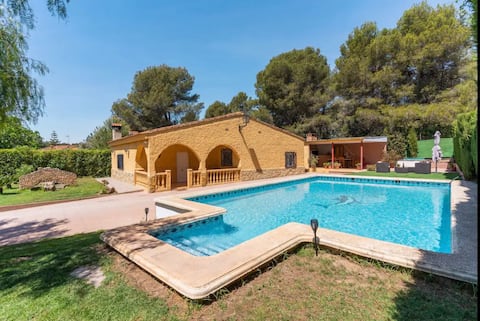 Villa Gadea - Country House - Chalet with Pool.
