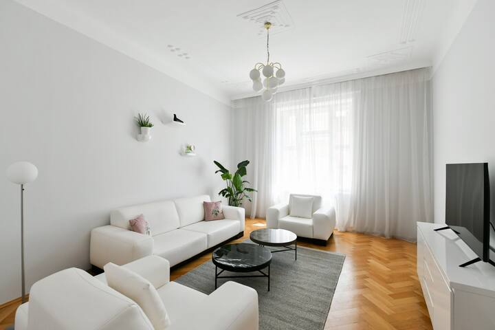 Art-Nouveau Residence in the Heart of the Old Town gallery image 4