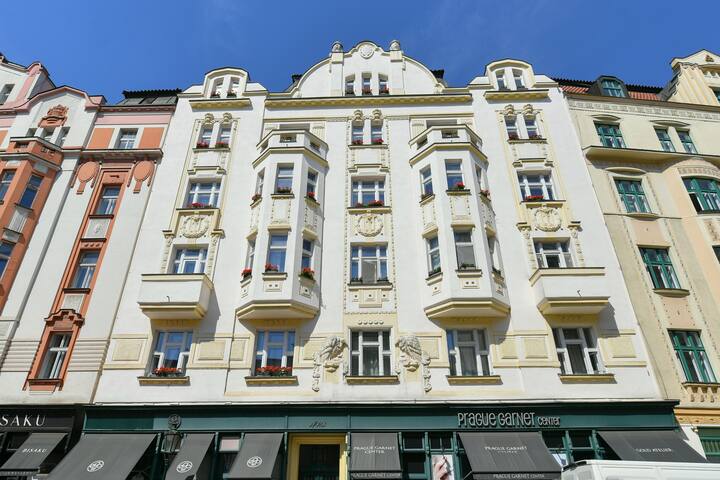 Art-Nouveau Residence in the Heart of the Old Town gallery image 2