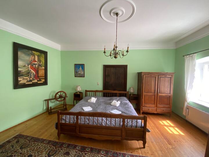 Schlafzimmer 1