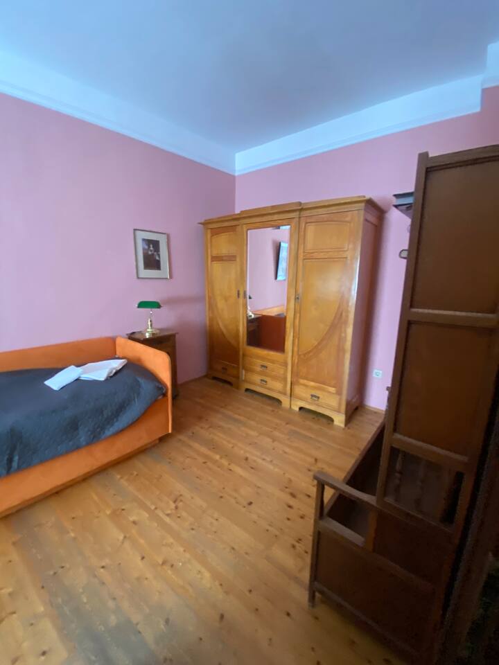 Schlafzimmer 2