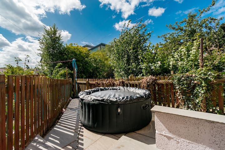 Edinburgh’s #1 Hidden Luxury Retreat Zoo gallery image 4