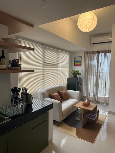 Homey 2BR Apt - 4min St Cisauk