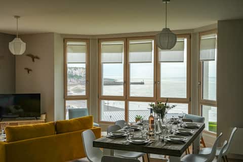 Popular Airbnb listing: Villa Sunset 4*: facing the sea, Bleu Magellan in Mers Les Bains