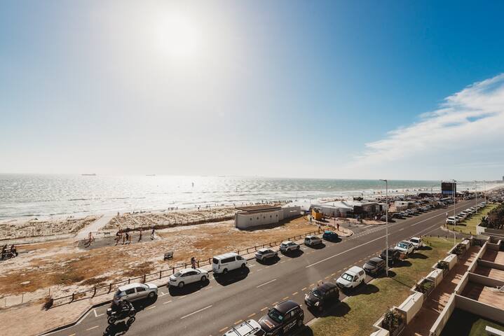 Voir la Mer – Blouberg Beach Penthouse gallery image 3