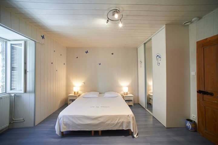 ห้องนอนโมดูลาร์ที่ชั้นล่างมีเตียงคู่ 3 หลัง

ลองจินตนาการถึงห้องนอนที่กว้างขวางและสว่างสดใสซึ่งมีเตียงเดี่ยว 3 เตียงเปลี่ยนเป็นเตียงคู่และเตียงเดี่ยวตามที่คุณต้องการ ห้องพักทันสมัยและคล่องตัวตกแต่งด้วยความเรียบง่าย 