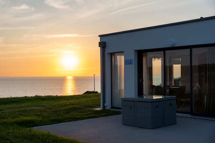 Villa Sunset 4*: facing the sea, Matisse Blue