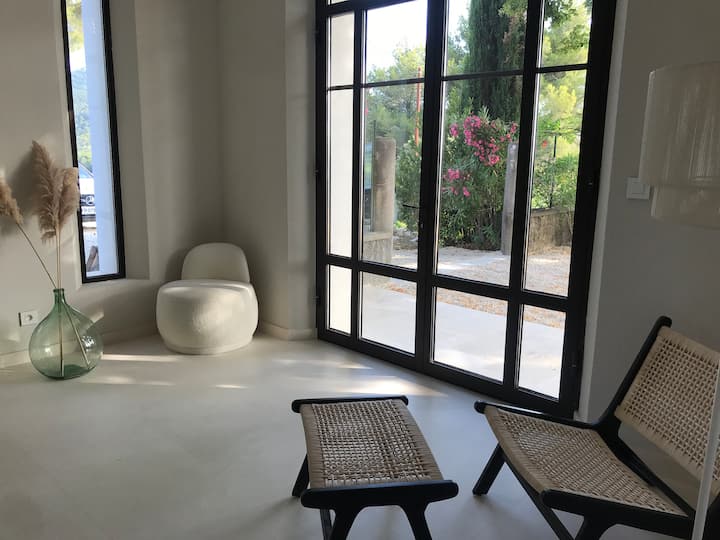 Mas Provençal Climatisé Avec Piscine Chauffée - Francia